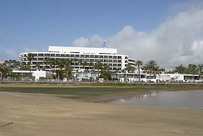 Gran Canaria - Blick über die Lagune zum Hotel Palm Beach