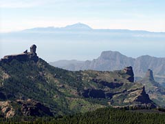 Blick vom Pico de las Nieves über das Bergland bis nach Teneriffa