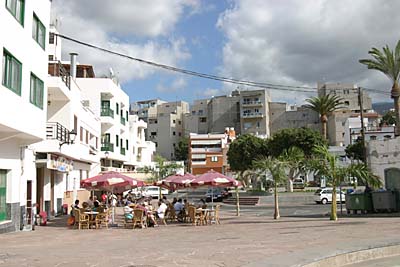 Teneriffa Am Sonntagmorgen am Dorfplatz von Alcala.