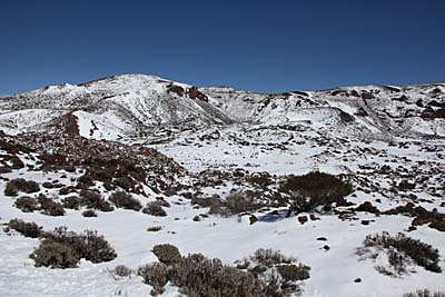 Teneriffa: schneebedeckte Vulkanlandschaft