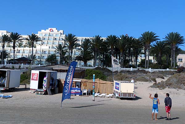 Windsurfstation am Strand von Costa Calma